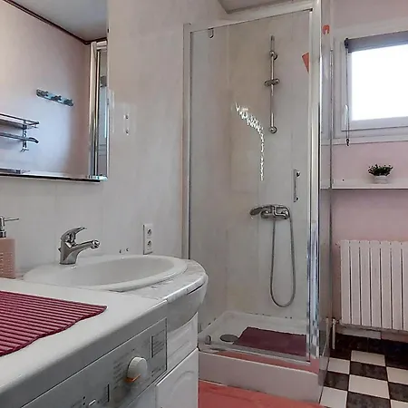 Cozy Apartment In Saint-Aubin-Le-Cauf Apartment *